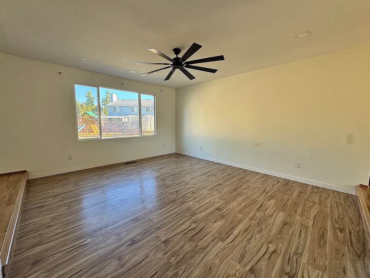 4481 Glacier St — Photo 4