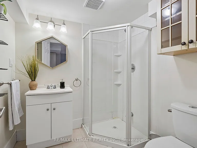 34 Compton Cres #BASEMENT — Photo 7
