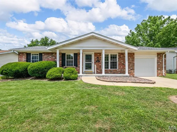 2511 Dimus Dr, Fenton, MO 63026