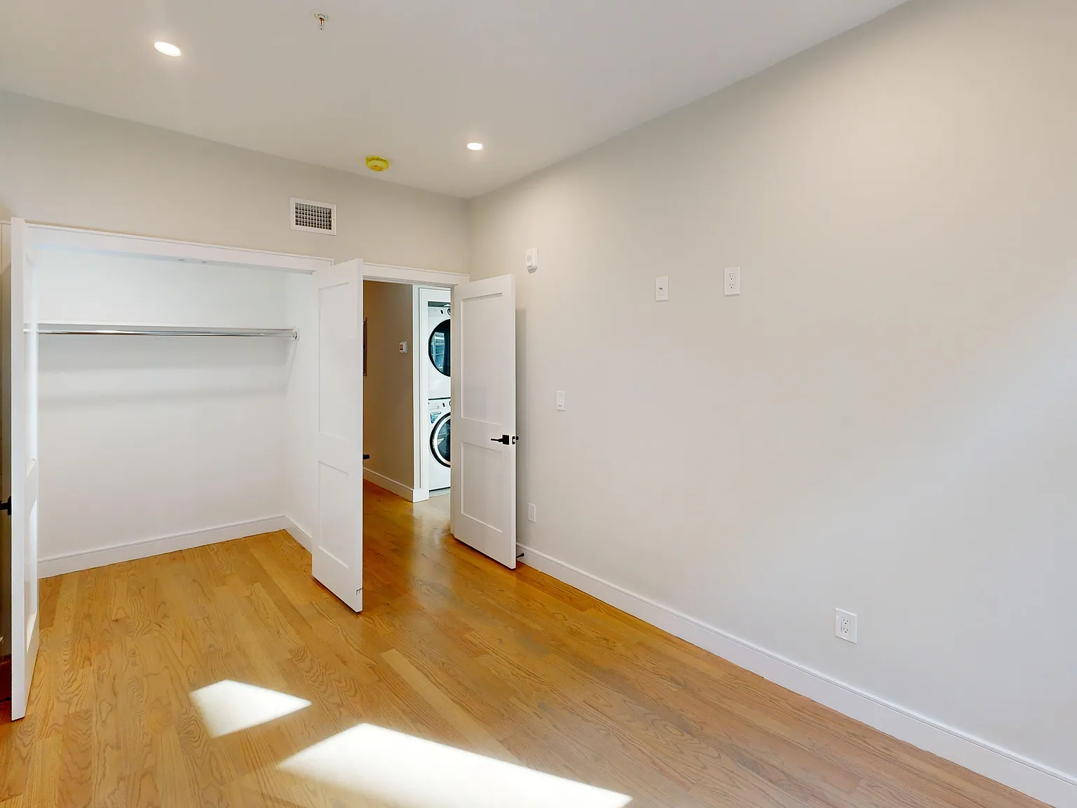 3 bed, 1.5 bath, 9999 sqft, $6,175 — Photo 3