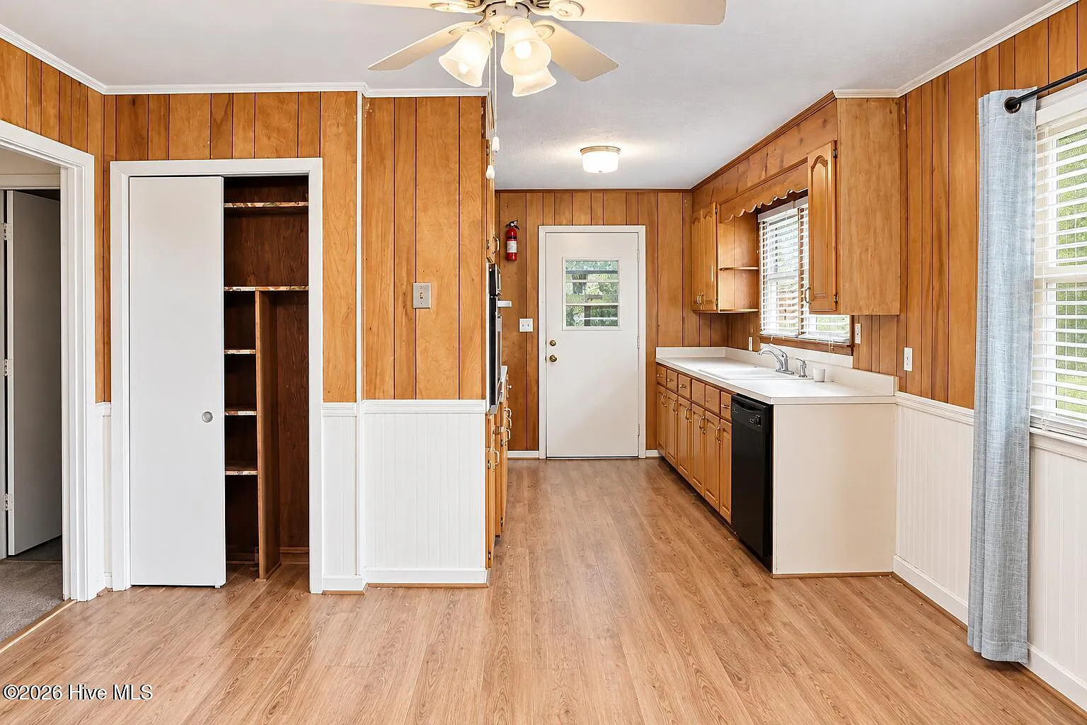 3 bed, 2.0 bath, 1554 sqft, $1,700 — Photo 4