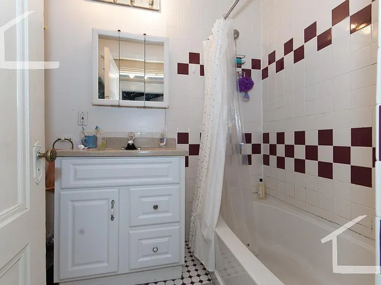 14 Ashford St #6 — Photo 7
