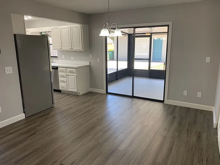 527 Hill St — Photo 9