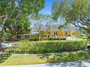 586 Yucca Rd, Naples, FL 34102