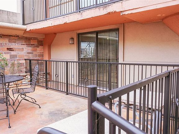 3rd image of 2205 McKinney St APT 307