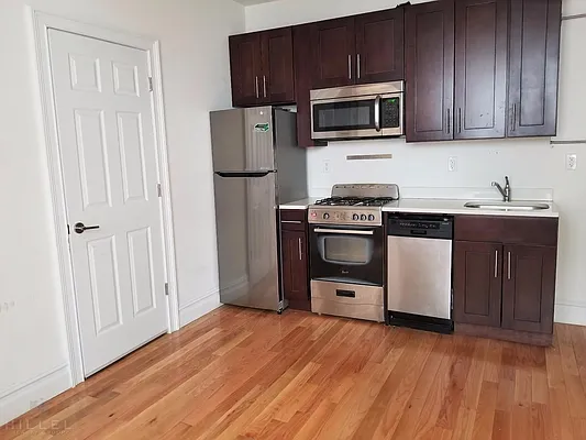 Rented by Hillel Realty Group | media 19