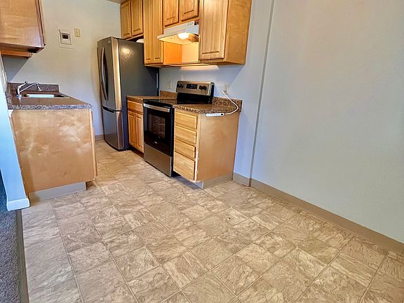 5th image of 244 Laurel St