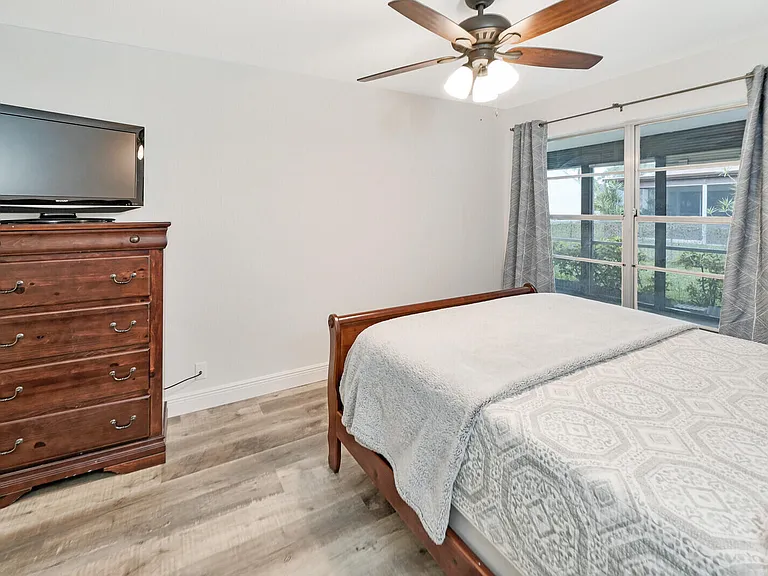 113 Pinewood Ct — Photo 17