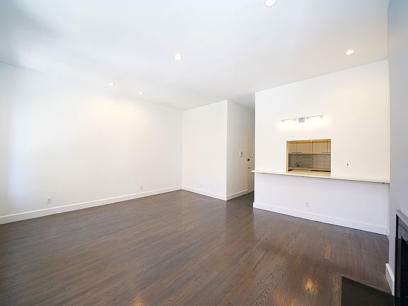 5th image of 208 E 60th St APT 2