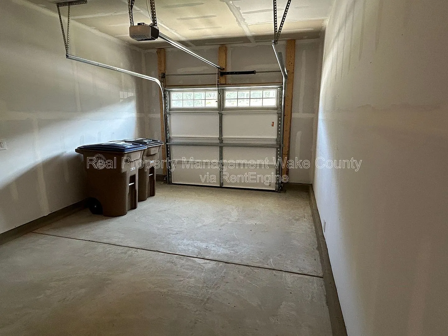 3 bed, 2.5 bath, 1792 sqft, $1,895 — Photo 3
