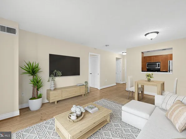 2111 Wisconsin Ave NW APT 104, Washington, DC 20007