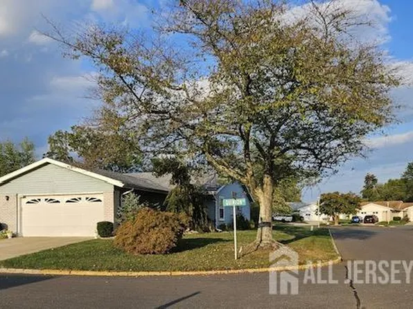 340 Quinton Dr #B, Monroe Township, NJ 08831