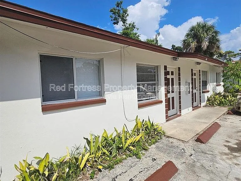 3814 Desoto Ave — Photo 2