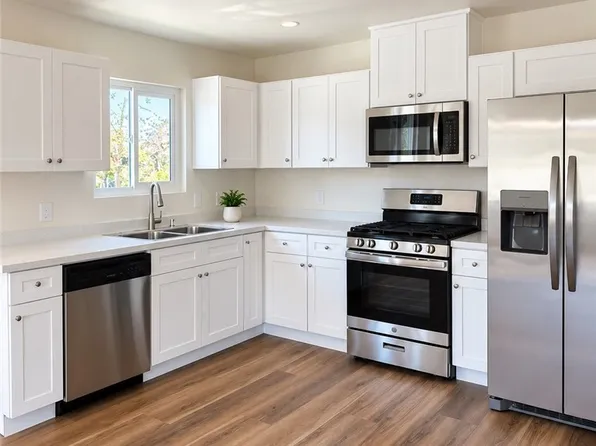 1040 El Camino Dr APT B, Costa Mesa, CA 92626