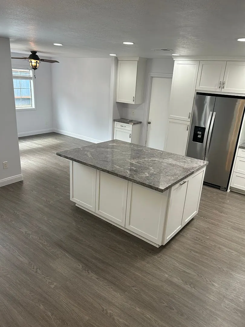 Lovingly maintained 5 bedroom 2 bath 1,922 sq. ft. home with two car attached garage! — Photo 4