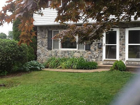 5th image of 527 E Linden St