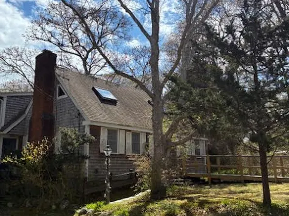 318 Lamberts Cove Rd, West Tisbury, MA 02575