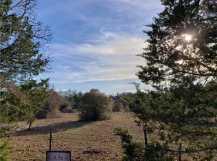 946 S Old Potato Rd, Paige, TX 78659