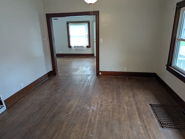 937 E Loren St — Photo 8