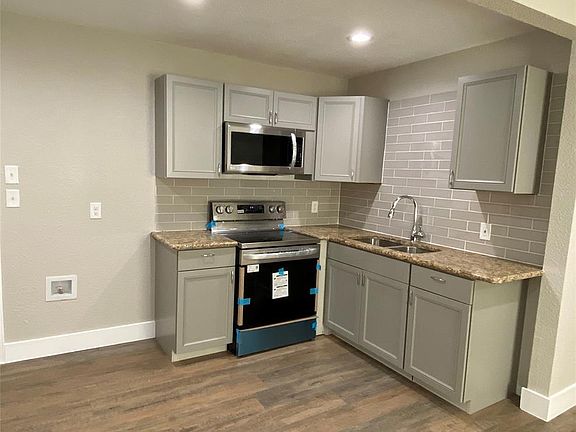 5th image of 2125 Ash Crescent St
