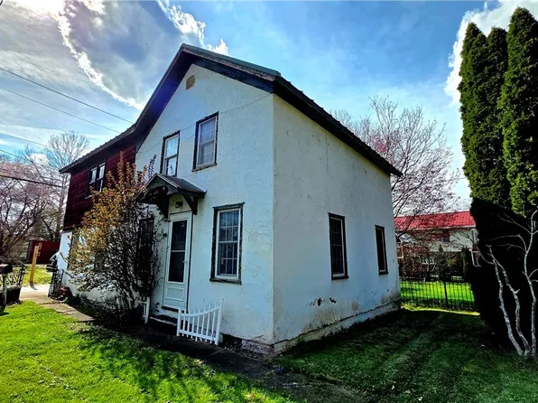 317 1/2 4th St, Marietta, OH 45750