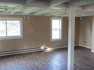 3rd image of 7583 Hawthorne Ave