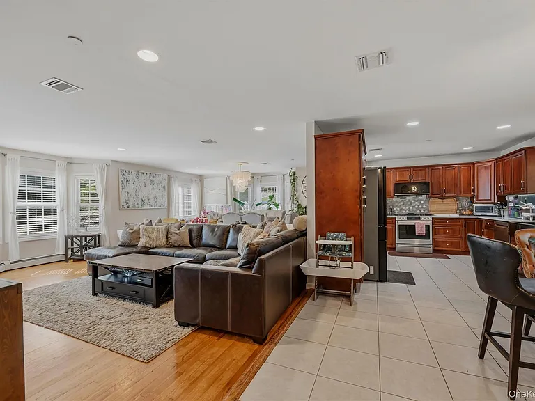 42 Leonard St — Photo 4
