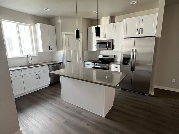 2nd image of 613 Peterson Pl #A