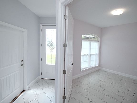 3rd image of 23 Empress Ln Unit A