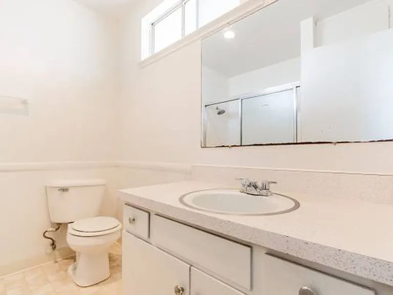 Menclair Apartments — Photo 13