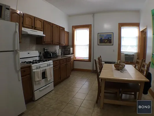 Rented by Bond New York | media 15