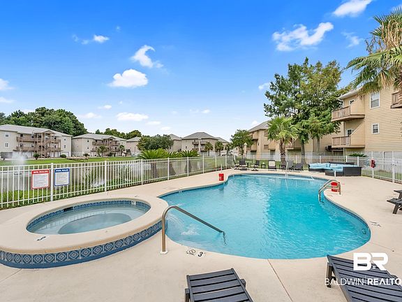 3rd image of 4 Yacht Club Dr APT 154