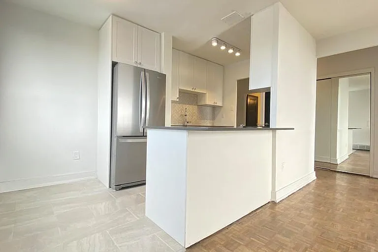 66 Spadina Rd — Photo 11