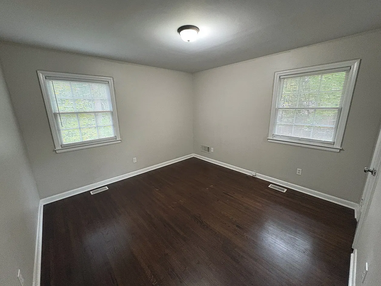5 bed, 1600 sqft, $685 — Photo 1