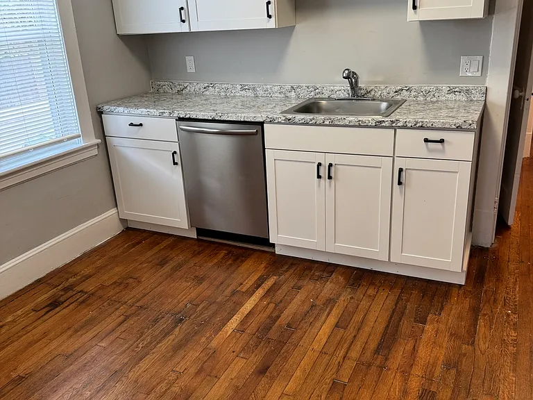 113 Sherwood Street — Photo 2