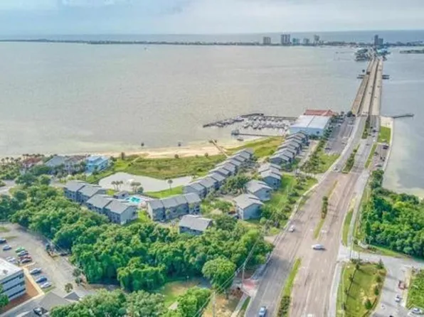 200 Pensacola Beach Rd APT D1, Gulf Breeze, FL 32561