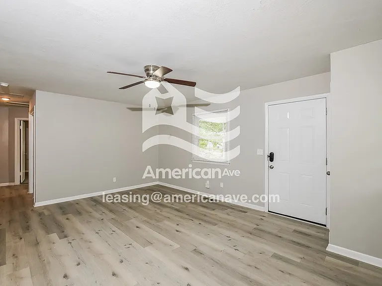 1446538_006_wm_-_living_room_13137813.jpg