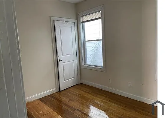 3 bed, 1200 sqft, $3,200 — Photo 3
