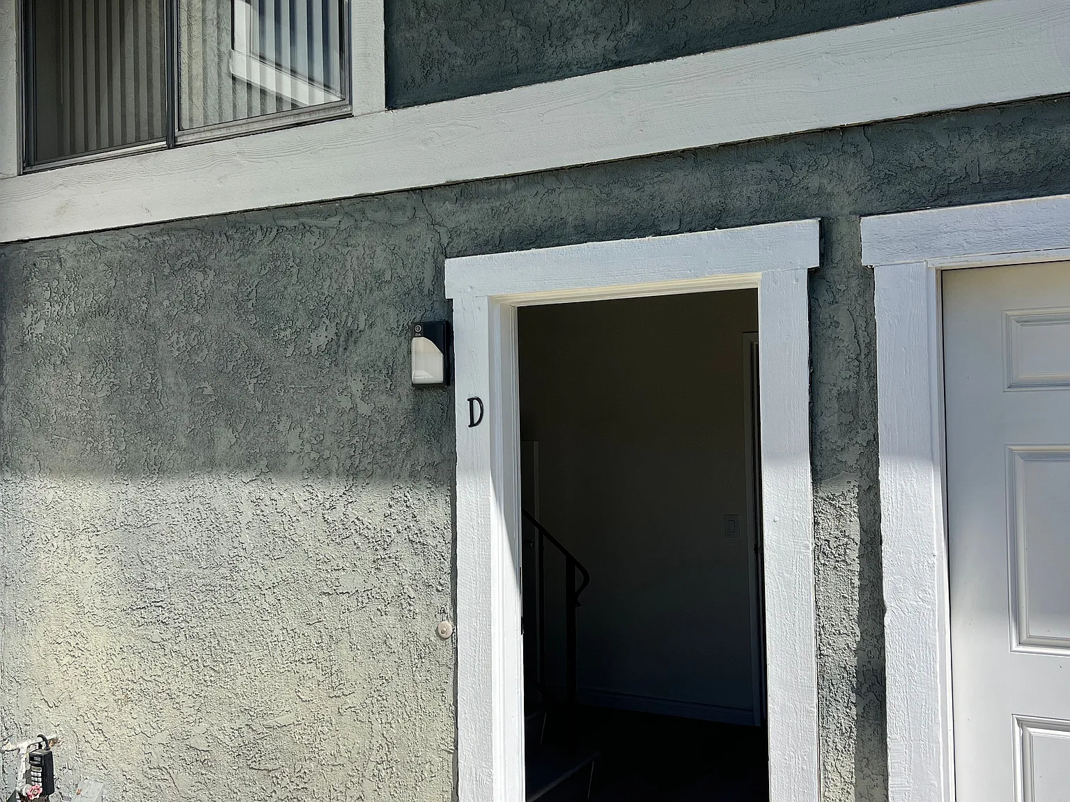 2 bed, 900 sqft, $2,300 — Photo 1