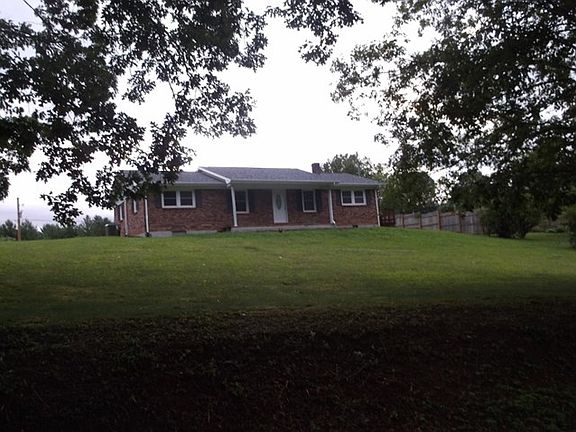 3rd image of 90 Grand Oaks Ln