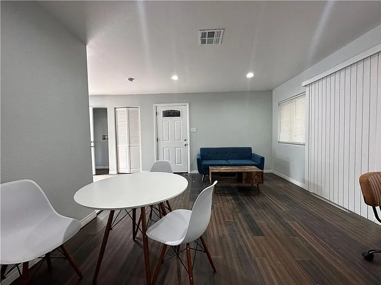625 N 11th St #C — Photo 9