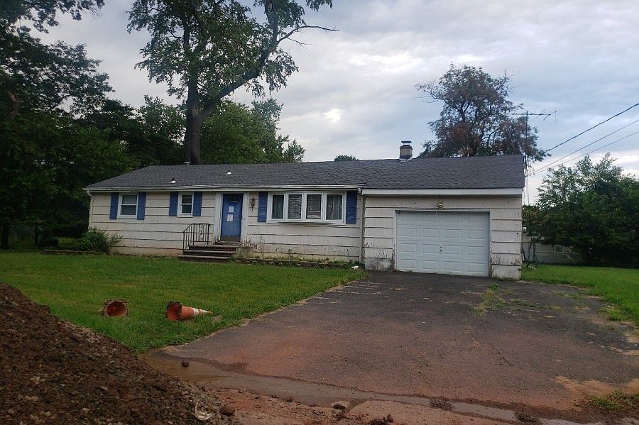 1st image of 1826 Cedarwood Dr