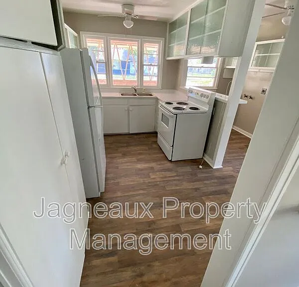 3566 Monroe St — Photo 6