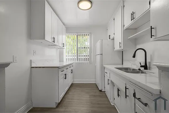 3907 Roxanne Ave #8 — Photo 6