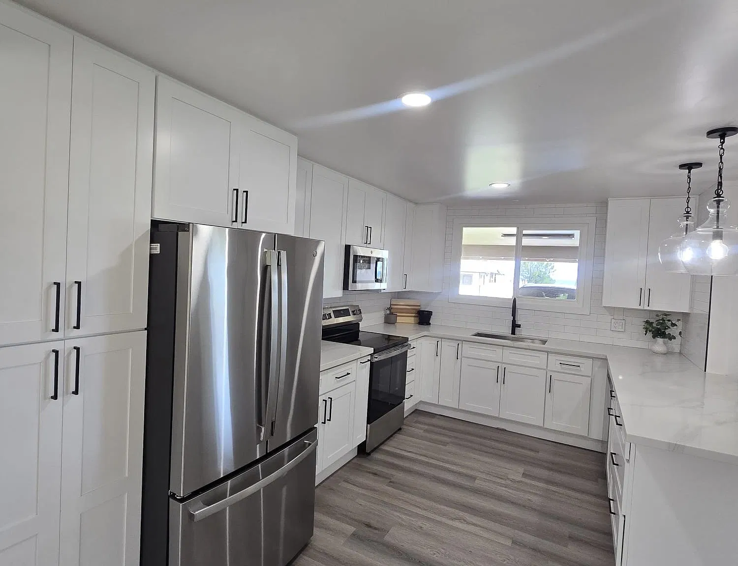 Fully Remodeled Spacious 4BR/2.5BA Single Family Room — Photo 4