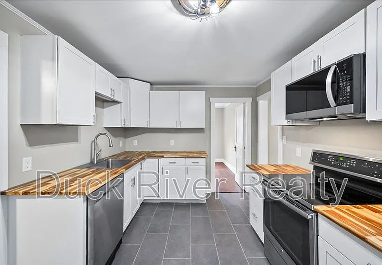 509 Hardwick Ave — Photo 2