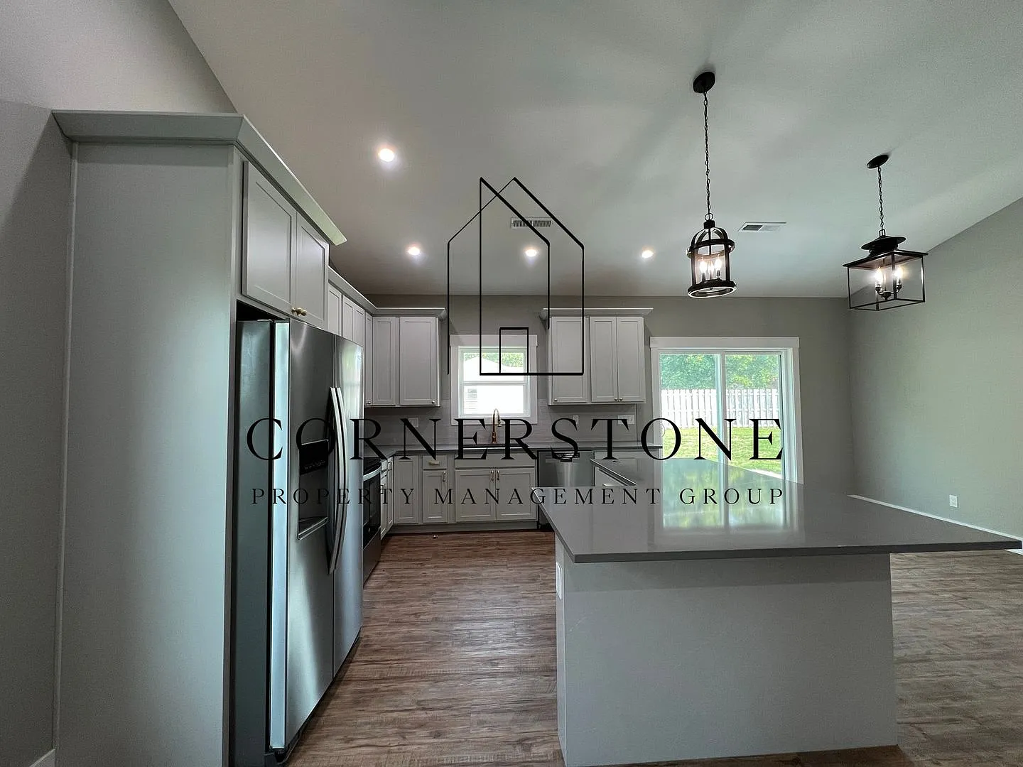 Beautiful 2 Bedroom house w/ vaulted ceilings! $2200 — Photo 4