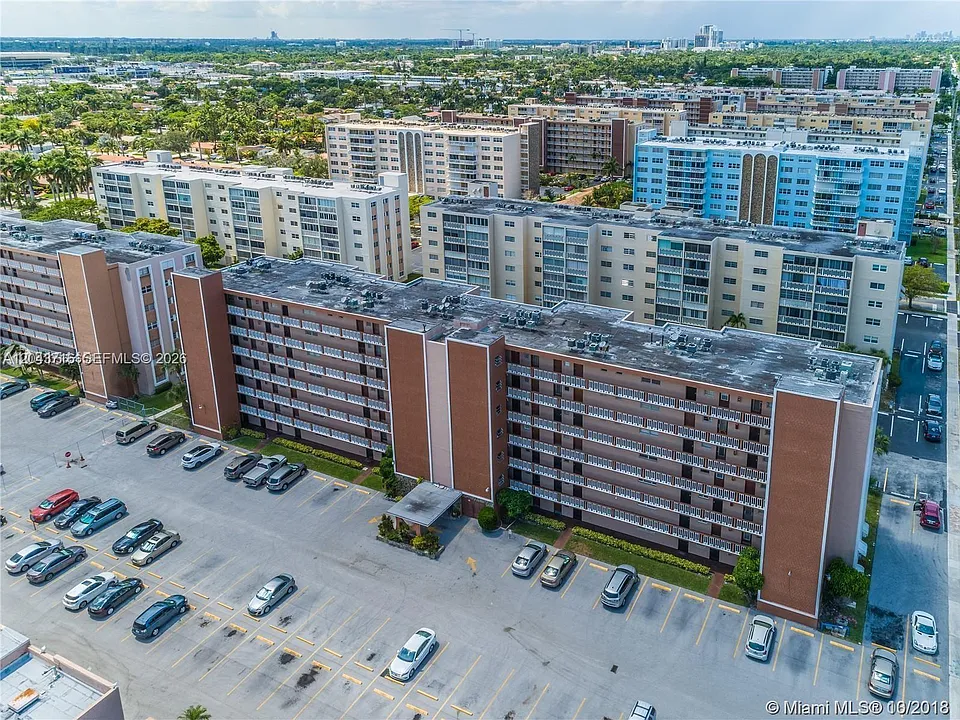 320 NE 12th Ave #303