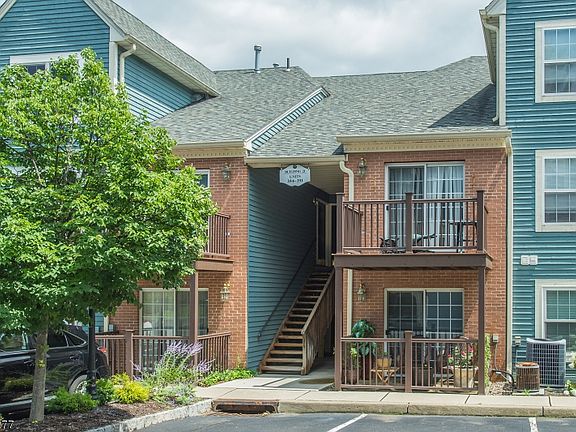 2nd image of 388 Cambridge Dr