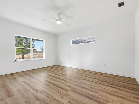 4th image of 1064 SW 67th Way